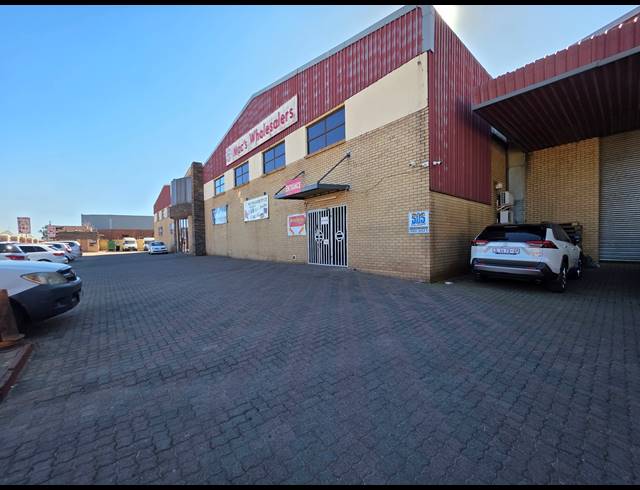 6,000M² WAREHOUSE FOR SALE IN CROWN